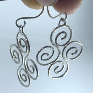 Loose swirl earrings